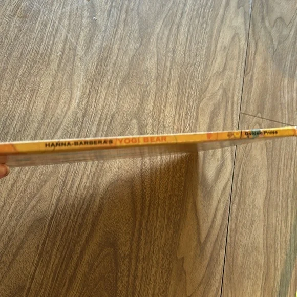 Vintage 1961 Hanna-Barbara’s “Yogi Bear” A Big Golden Book Hardback Children’s - Picture 3 of 13